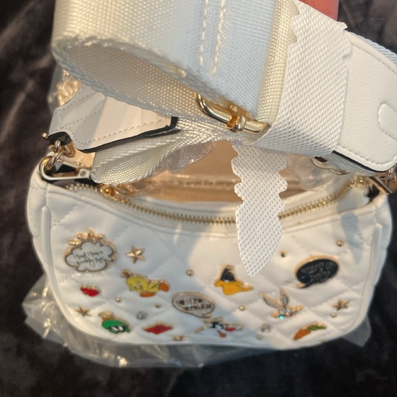 LIMITED EDITION Shoulder bag with gold chain detail and graphic pins NWT - Picture 11 of 15